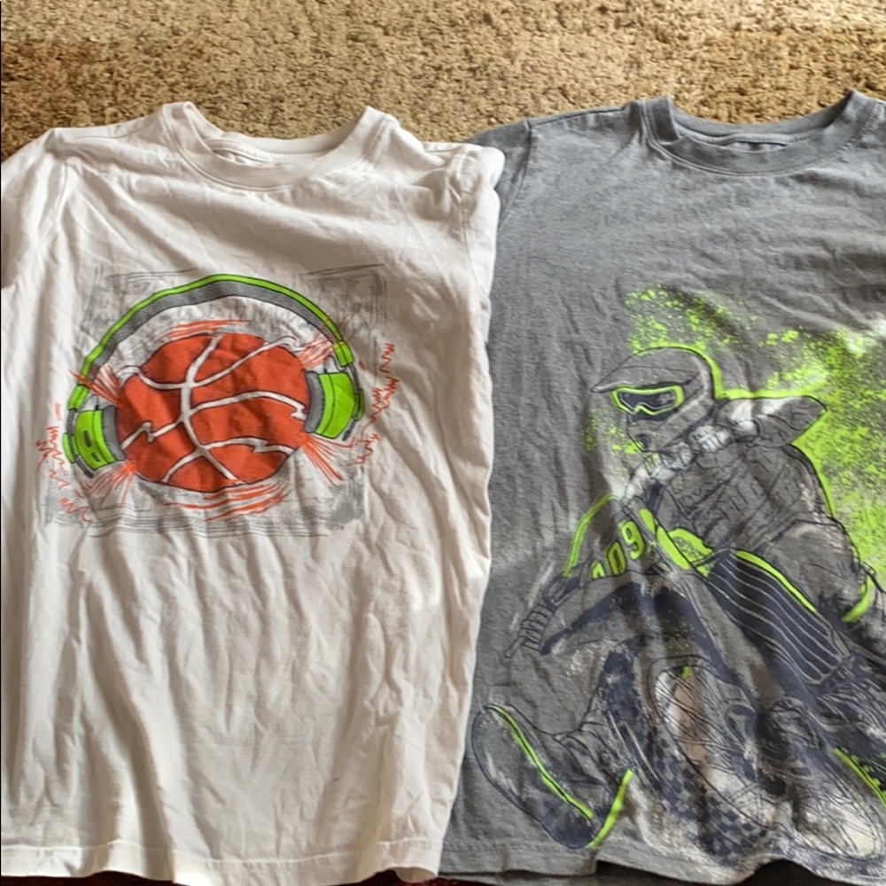 Bundle of GraphicT-shirts (2)